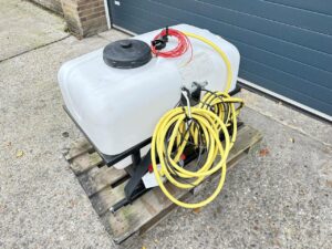 Tank met electrische pomp