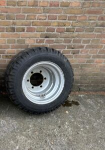 BKT 340/55R16